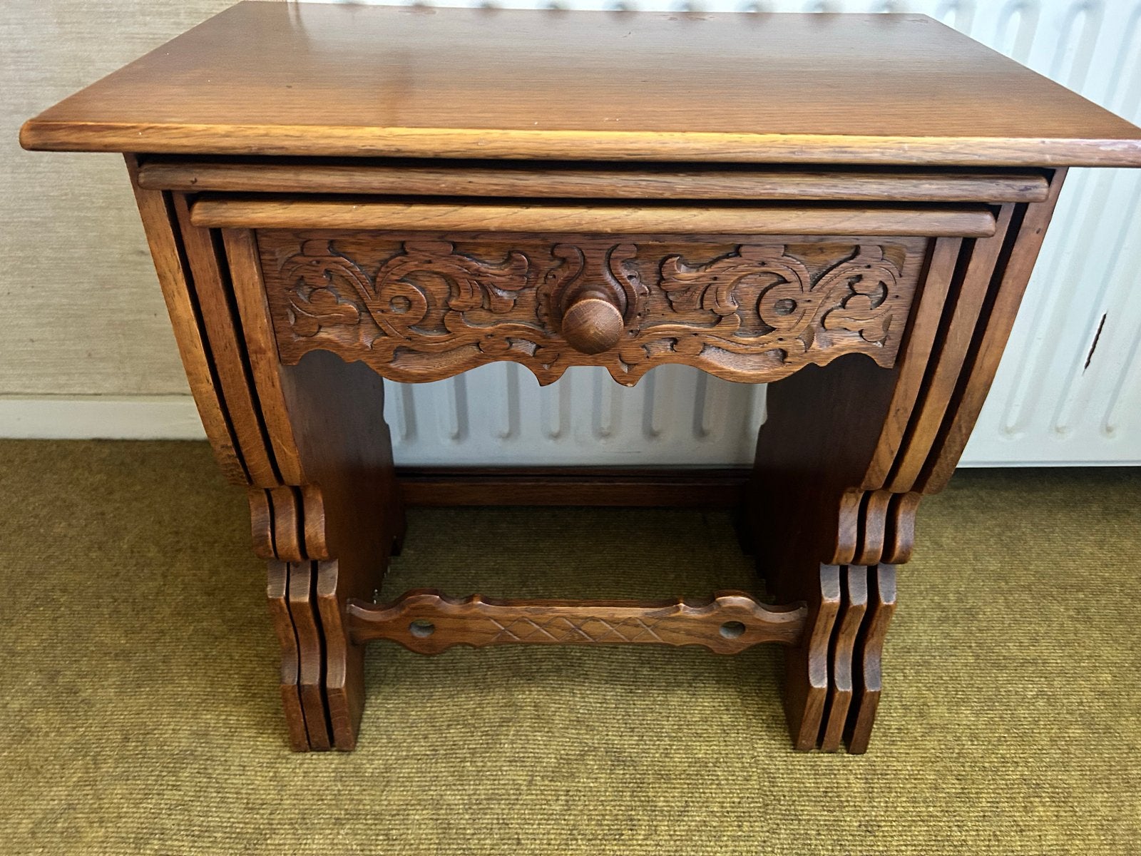 Antieke houten tafeltje met lade, Ophalen