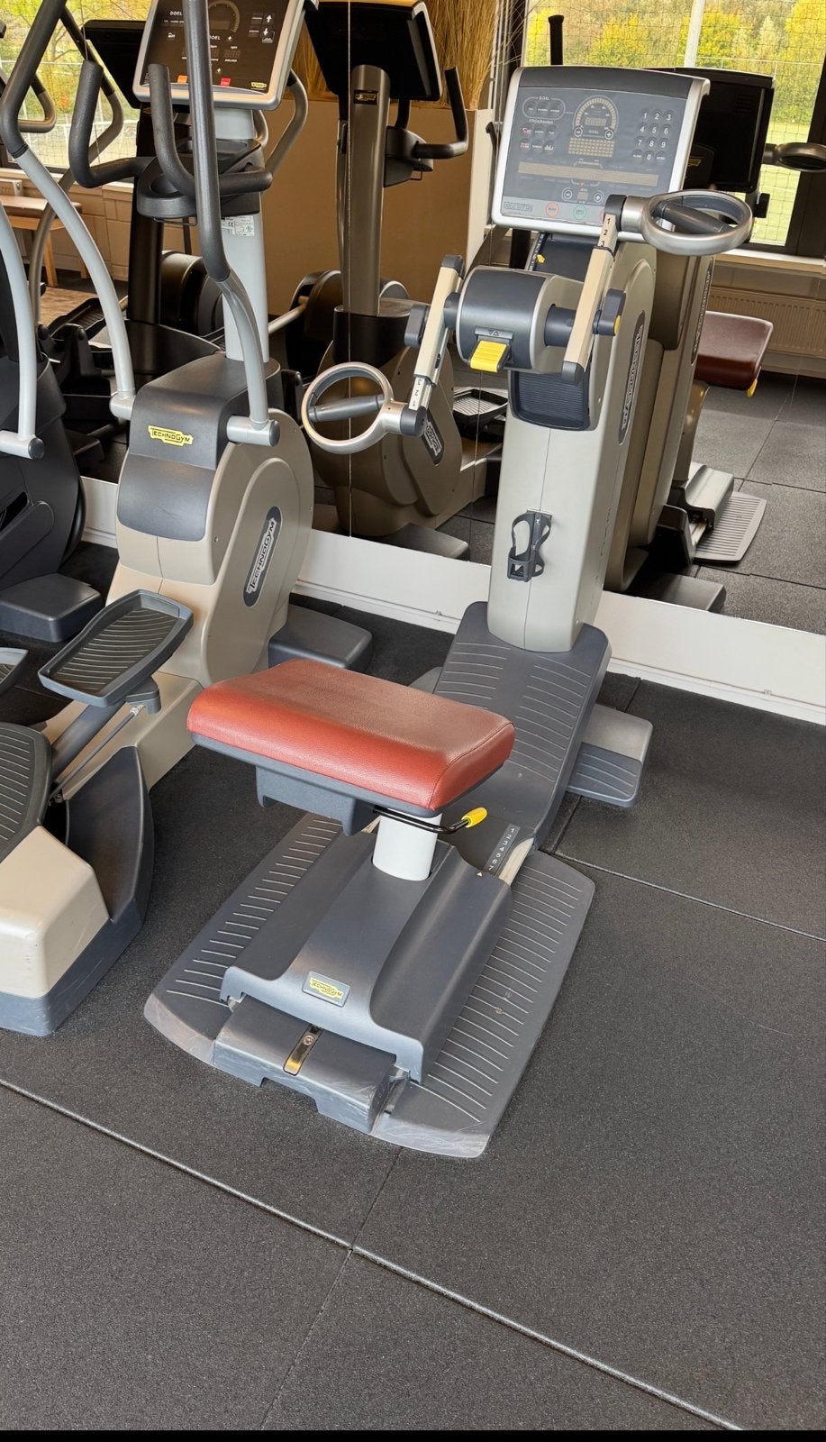 Technogym excite, Sport en Fitness, Ophalen, Krachtstation, Armen, Zo goed als nieuw