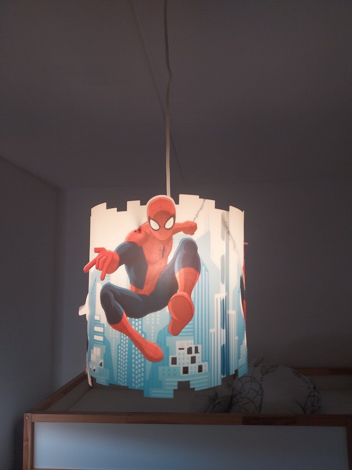 Spiderman lamp, Ophalen