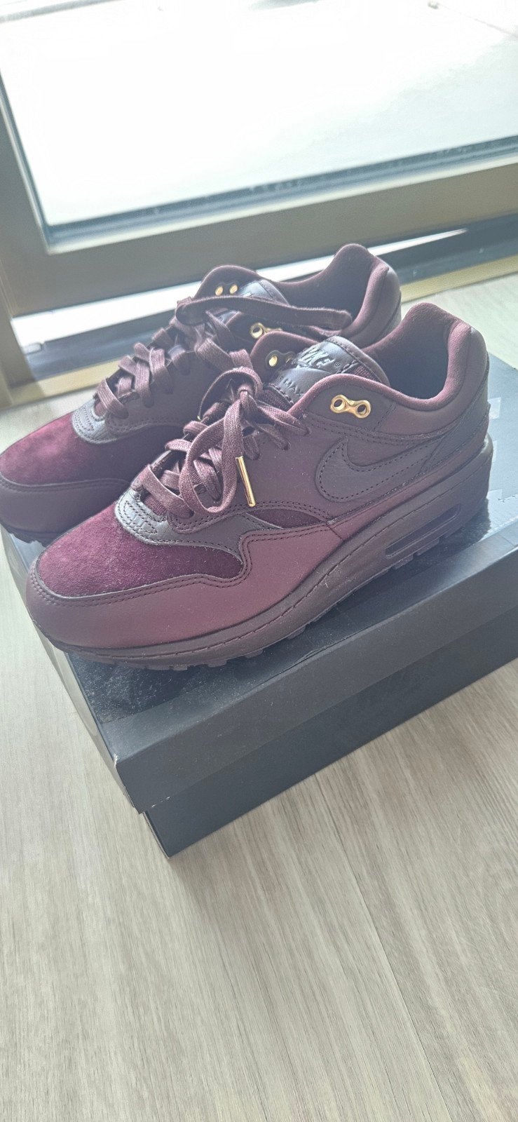 Nike Air Max 1 '87 NBHD - Bordeaux, Kleding | Dames, Schoenen, Overige kleuren, Nike, Nieuw, Ophalen of Verzenden