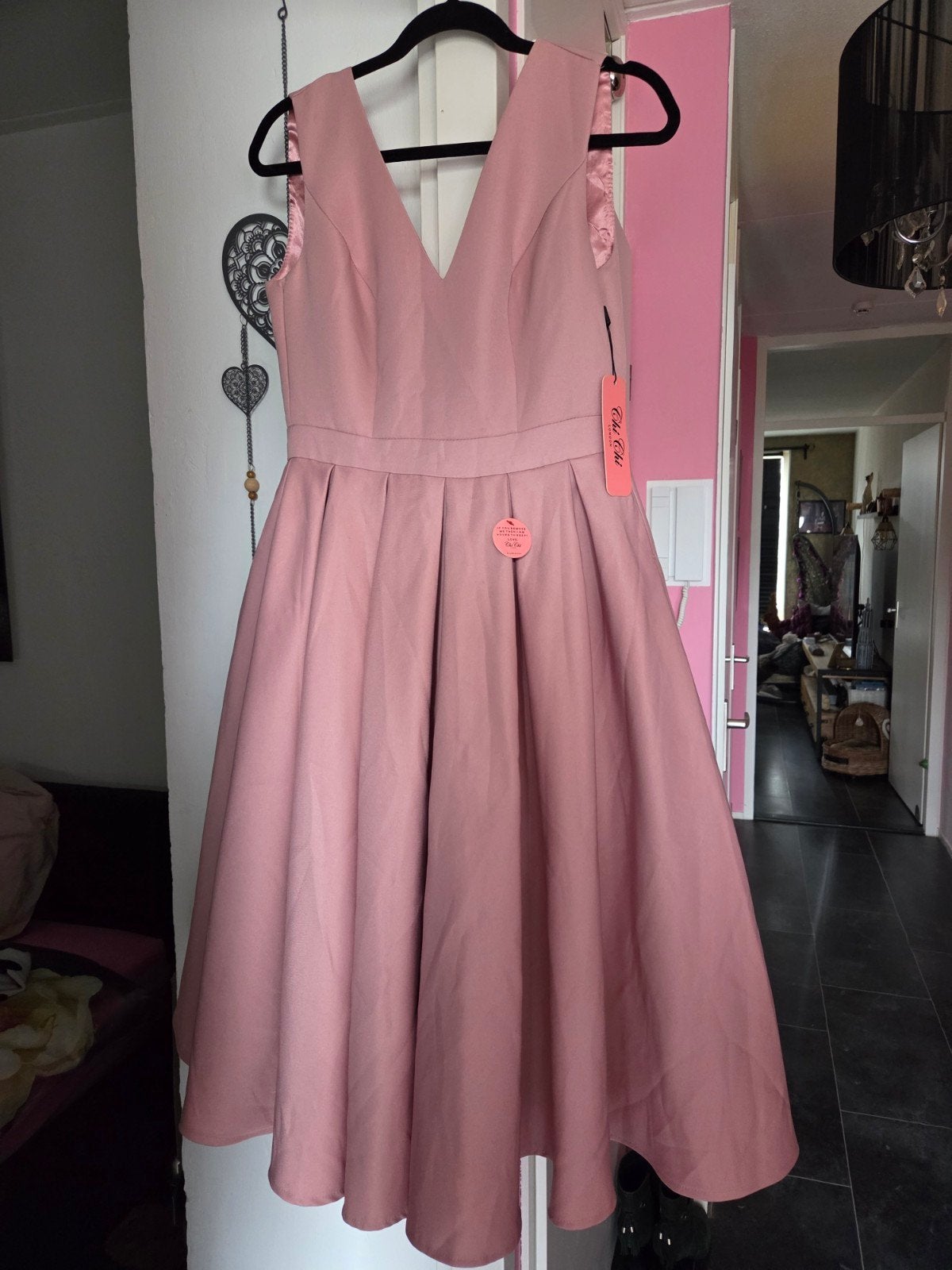 Roze Chi Chi london jurk size 10, Kleding | Dames, Verzenden, Chi chi london, Nieuw, Knielengte