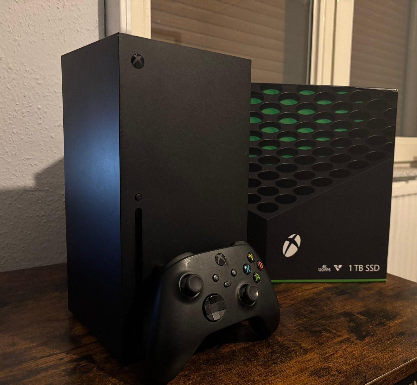 Xbox series x 1Tb met een zwart controller