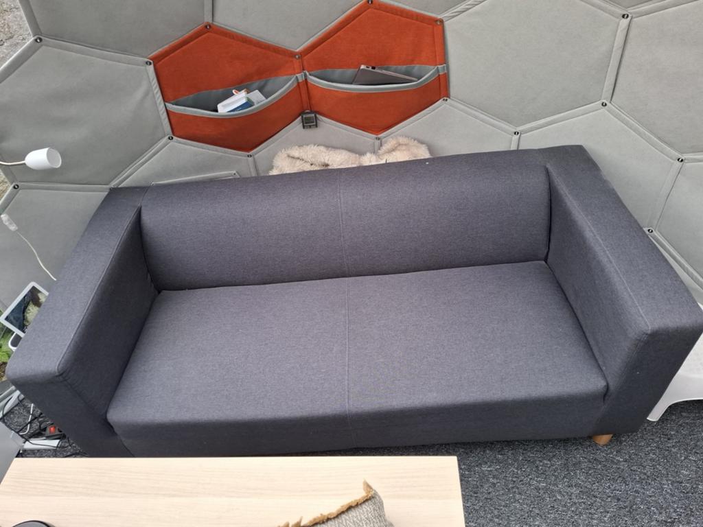 2e hands Grijze Ikea Klippan 2-zitsbank. Zo goed als nieuw., Ophalen, Zo goed als nieuw, Stof