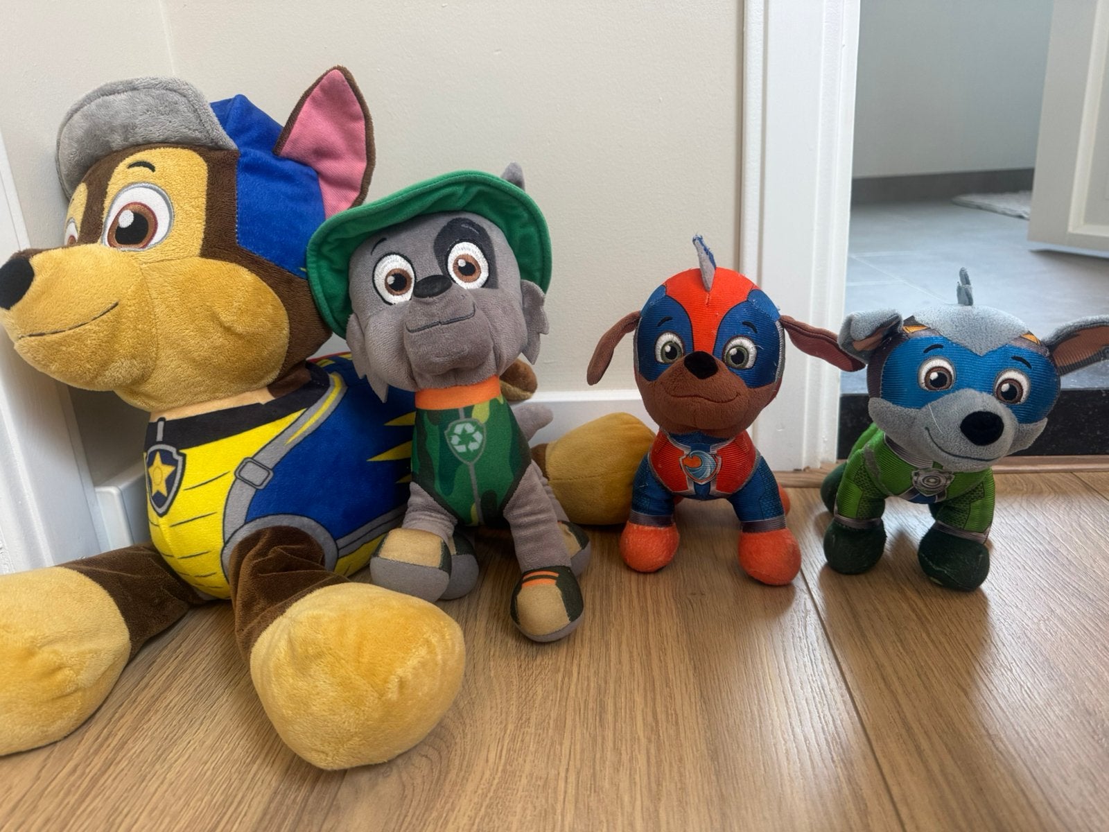 Paw Patrol Knuffels: Chase, Rocky en Superhelden Pups, Gebruikt, Blauw, Middelgroot (20 tot 80 cm), Paw Patrol