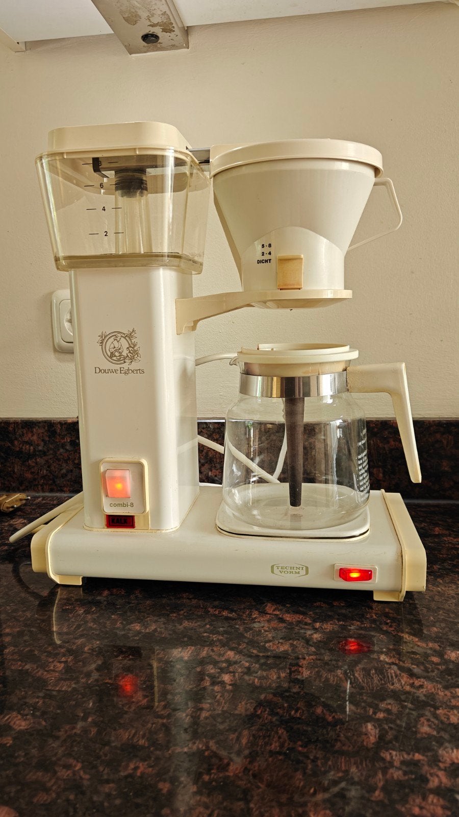 Witte vintage Douwe Egberts Technivorm Combi-8 Koffiezetappa, Gebruikt, Ophalen of Verzenden, Gemalen koffie, Combi