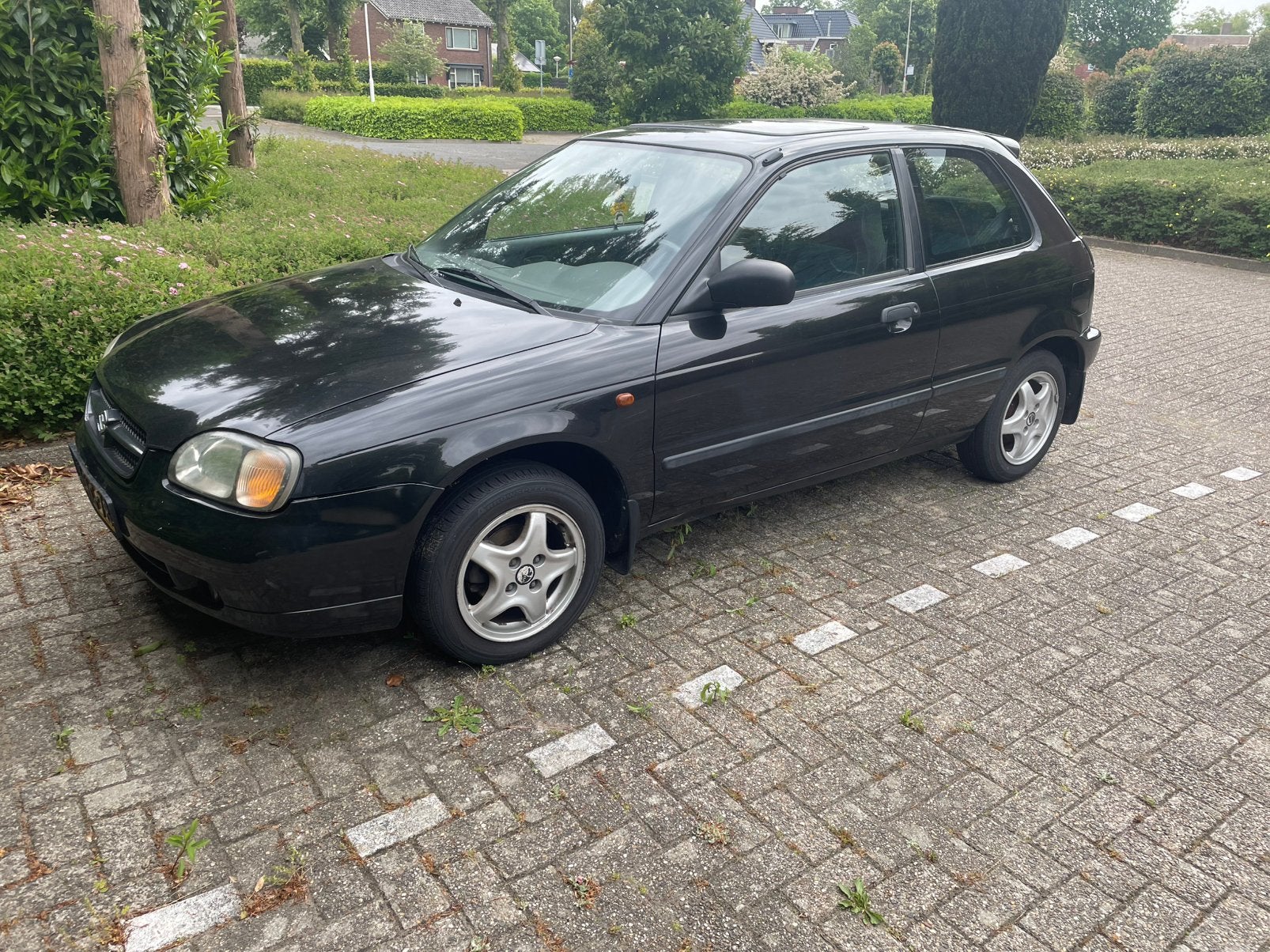 Suzuki Baleno 1.6 1999 Zwart, Ophalen, Gebruikt, Suzuki