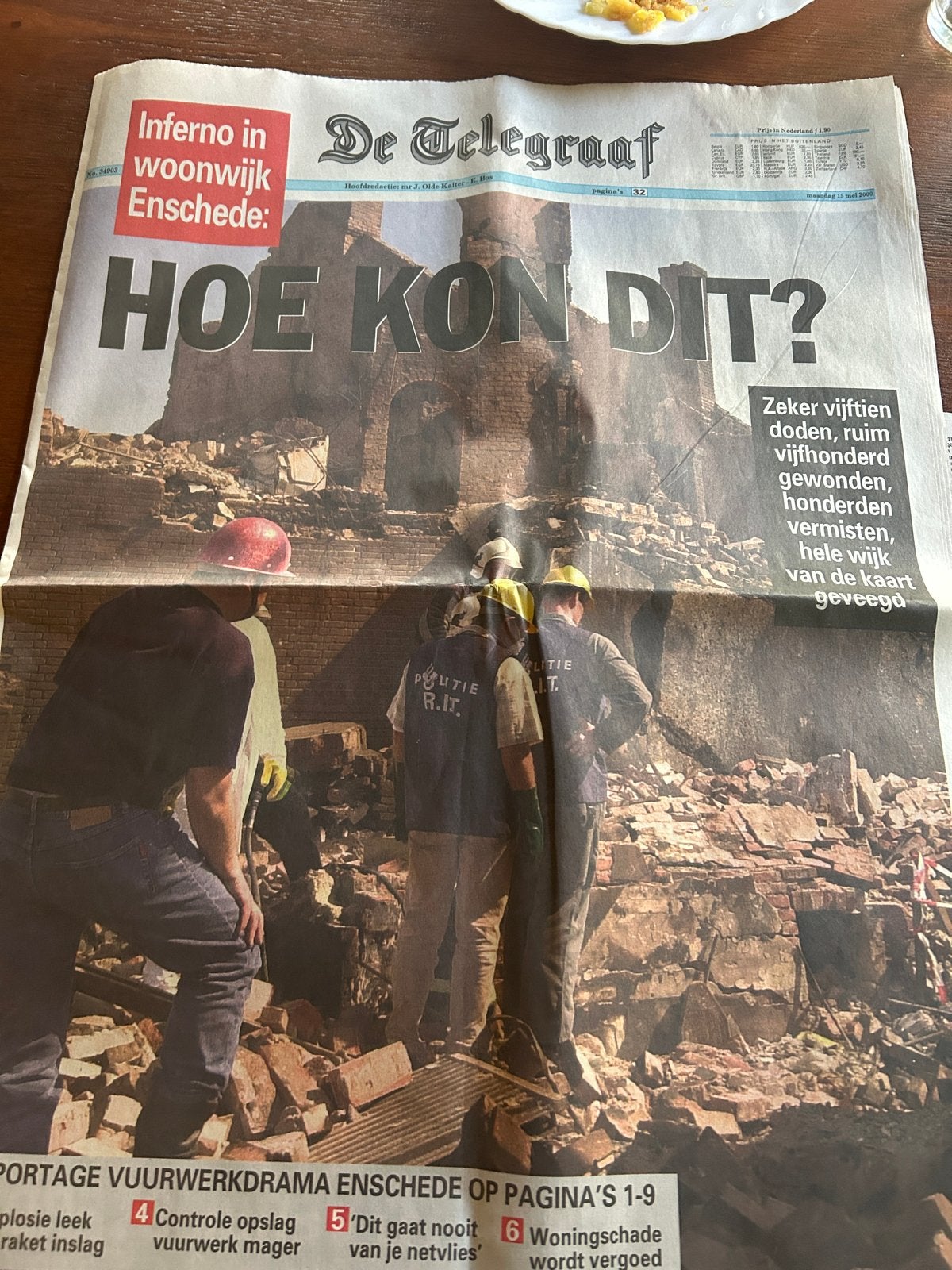 De Telegraaf - Enschede Vuurwerkramp 15 mei 2000, Ophalen of Verzenden, Gelezen, Krant