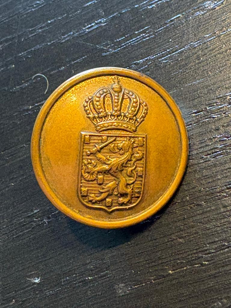 Antieke uniformknoop / ambtenarenknoop Rijkswapen, Ophalen of Verzenden, Landmacht, Nederland