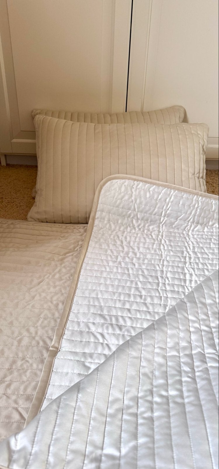 IKEA Karit beige Bedsprei + 2 kussens 260x280 cm. ZGAN, Ophalen, Beige, Tweepersoons, Zo goed als nieuw
