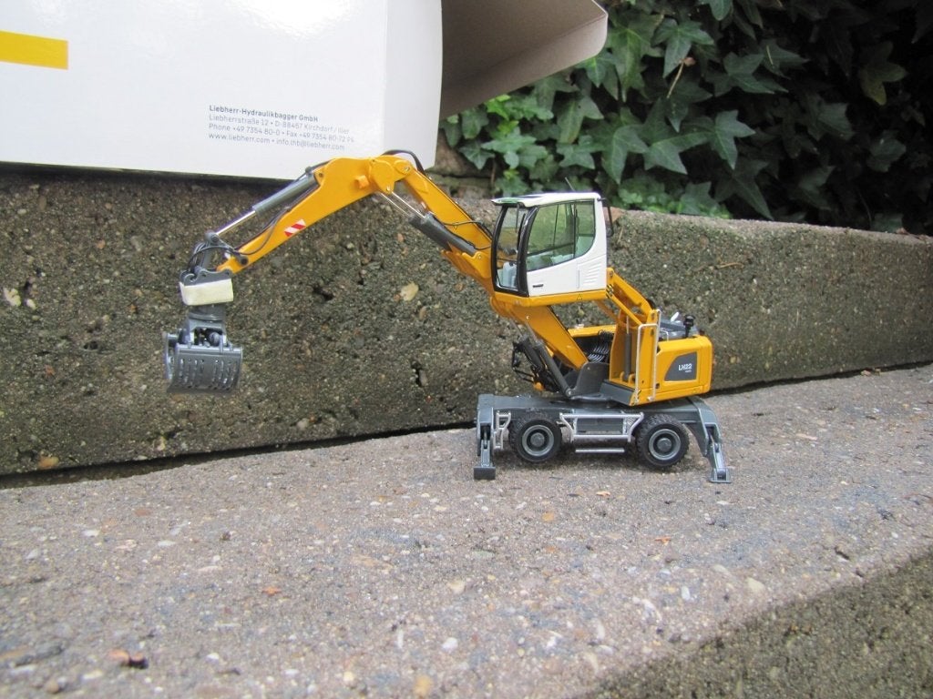 NZG Liebherr LH22 mobiele industriekraan., Ophalen of Verzenden, Zo goed als nieuw, Bus of Vrachtwagen, Conrad