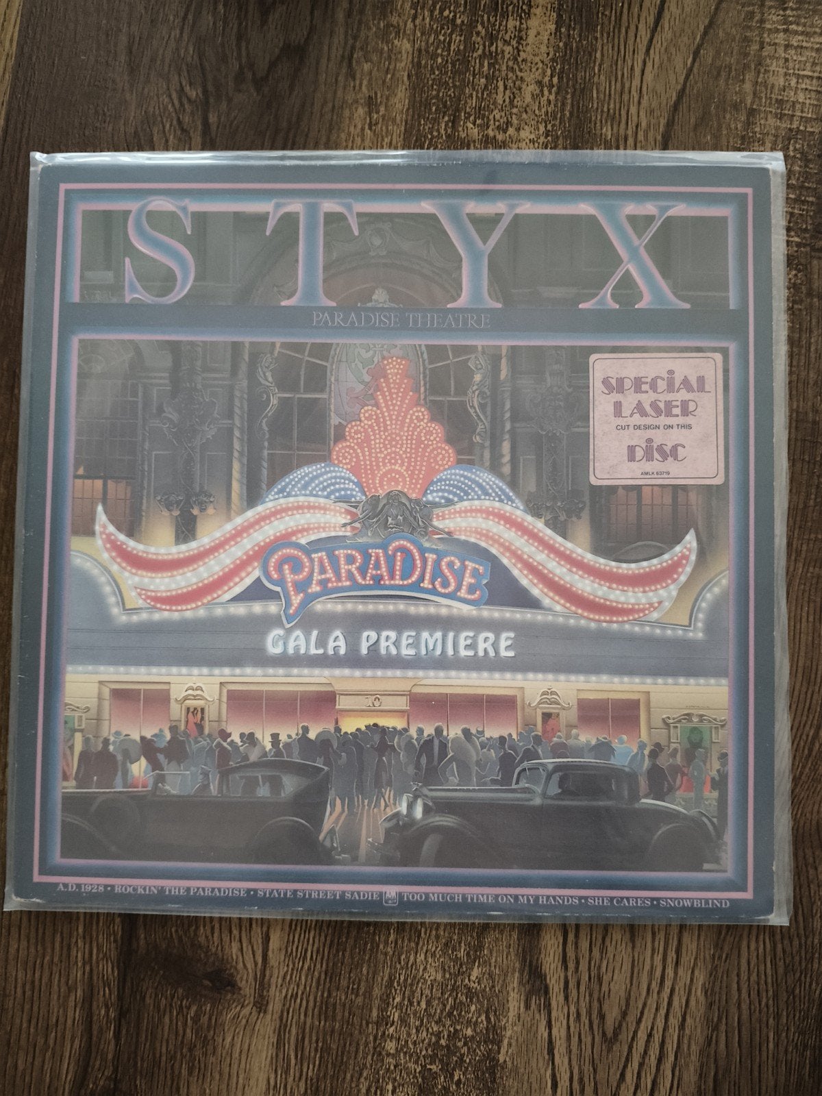 Styx - Paradise Theatre LP (Special Laser Cut Design), Cd's en Dvd's, LP, Gebruikt, Speciale editie, Ophalen of Verzenden