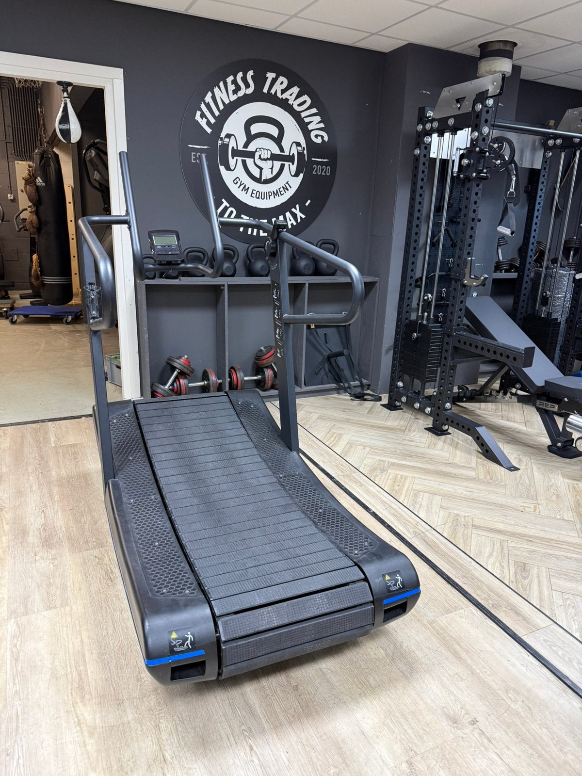 Nette amper gebruikte curved loopband. HIIT / push en sprint, Sport en Fitness, Overige typen, Ophalen of Verzenden, Zo goed als nieuw