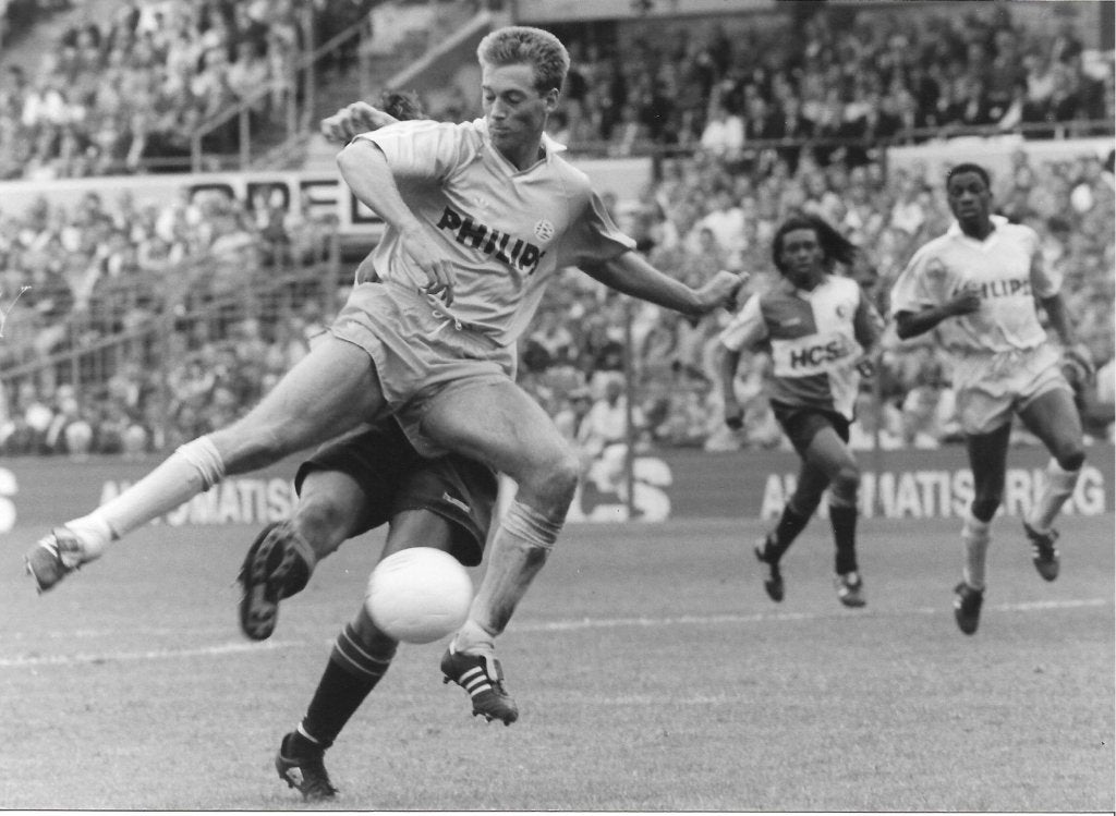 persfoto Piet Bouts 16-09-1990 Feyenoord-PSV 1x, Verzenden, Zo goed als nieuw, Feyenoord, Overige typen