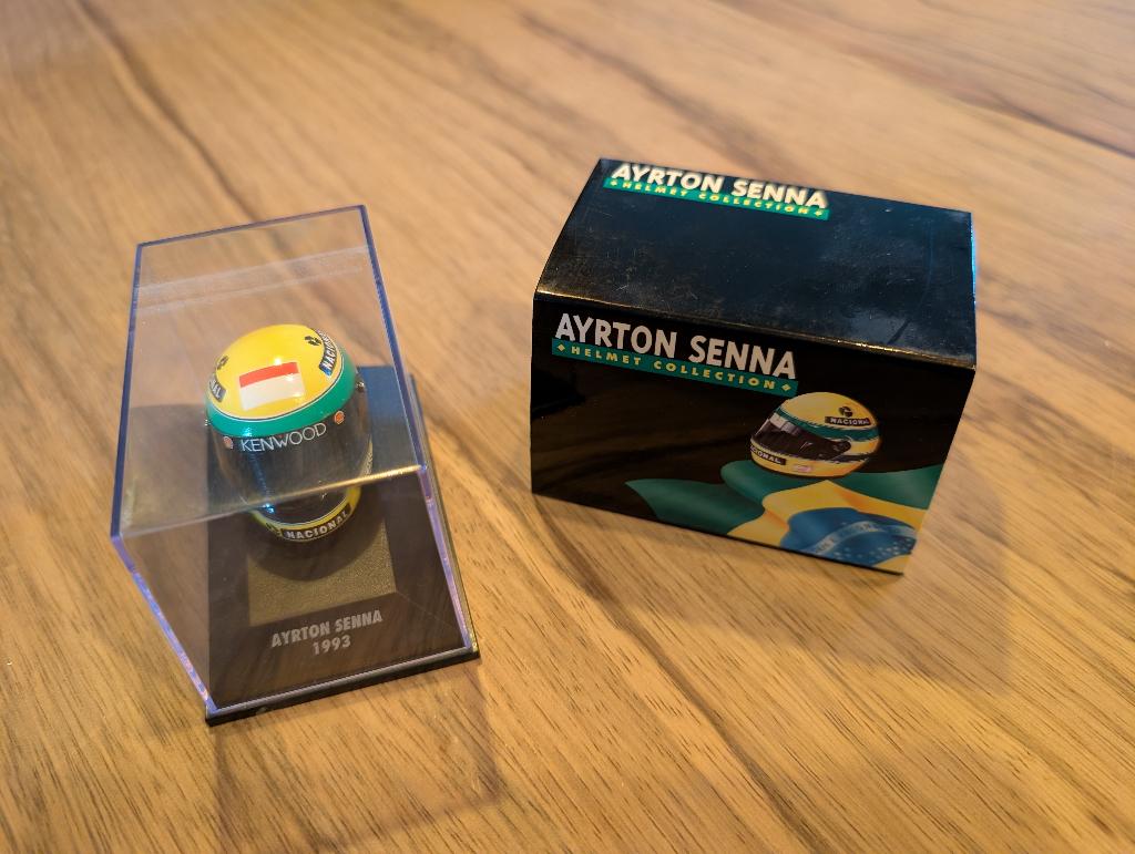 Ayrton Senna Minichamps helm 1993. Schaal 1:8, Ophalen, Zo goed als nieuw, Formule 1