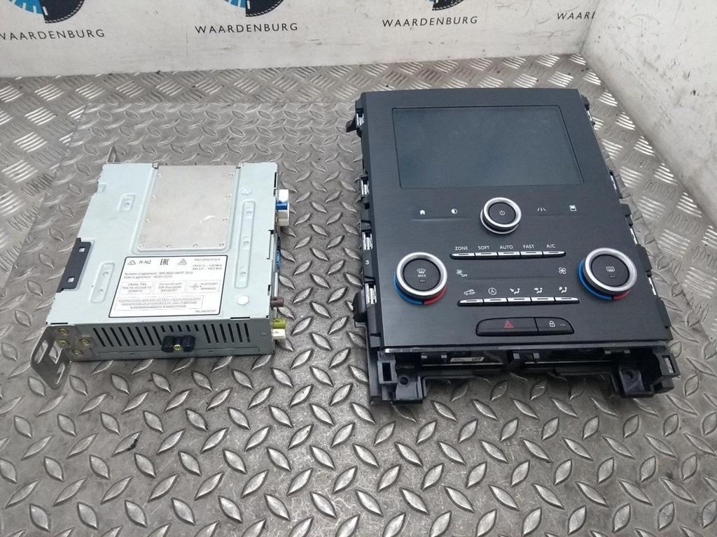 RENAULT MEGANE RADIO 2016, Ophalen of Verzenden, Gebruikt, Stiba lid