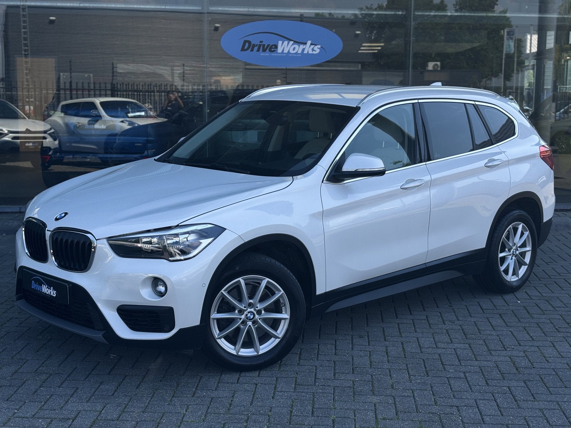 BMW X1 xDrive20i High Executive | Camera | Carplay | Leer |, Auto's, 1998 cc, Gebruikt, Huisgarantie, Met garantie (alle)