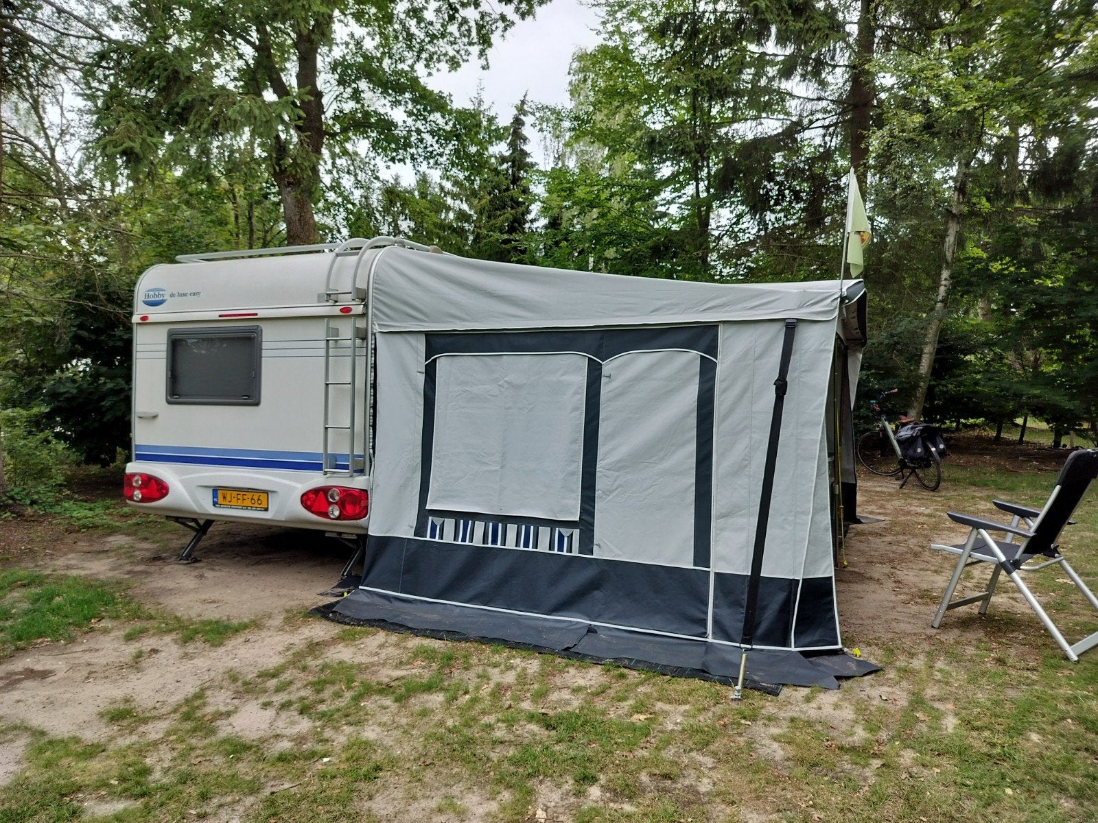 Mooie voortent, Ophalen, Zo goed als nieuw