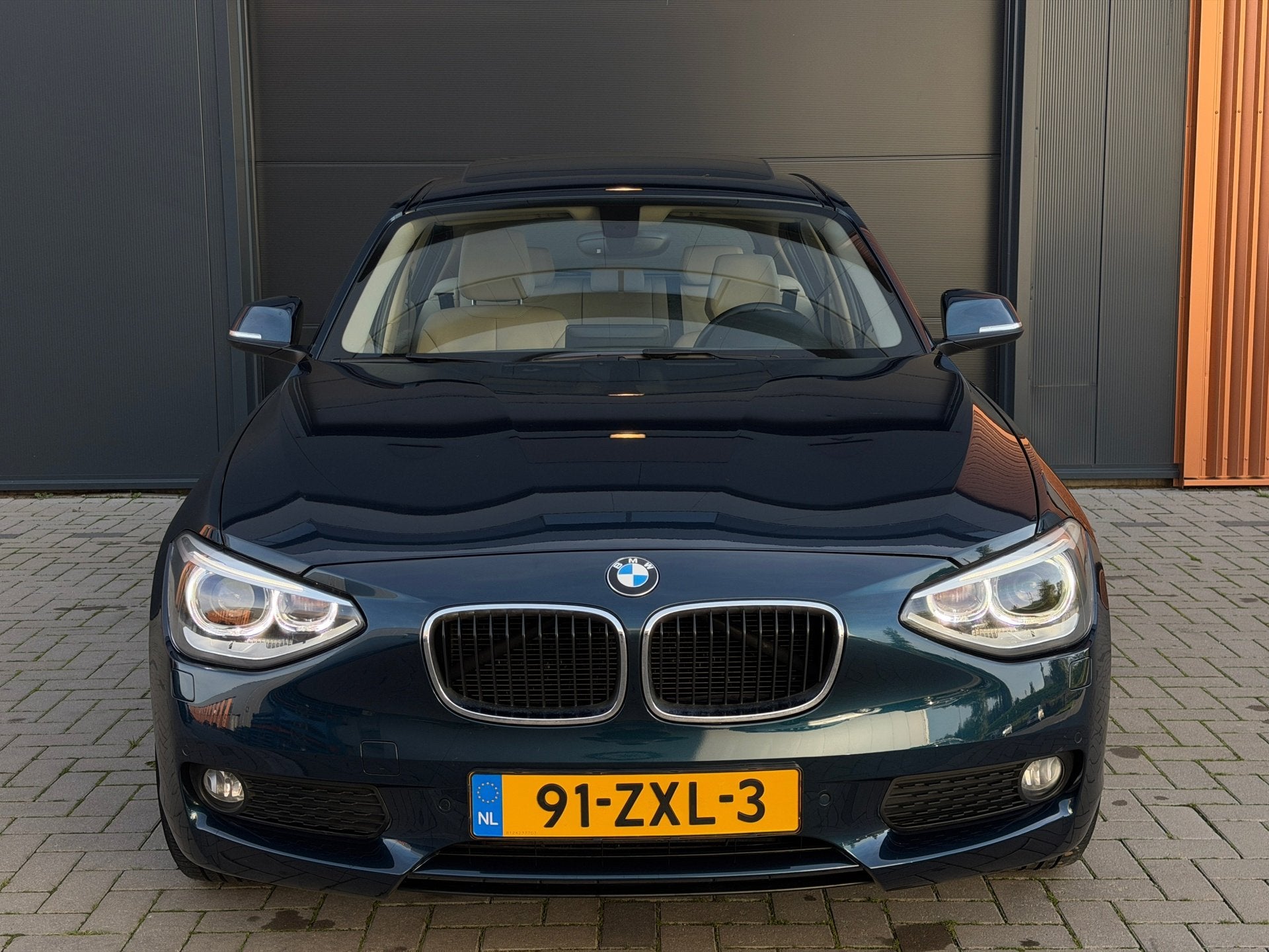 BMW 1-serie 118d Upgrade Edition|Dealer Onderhouden|Pano|Tre, Auto's, Achterwielaandrijving, Blauw, Leder en Stof, Origineel Nederlands