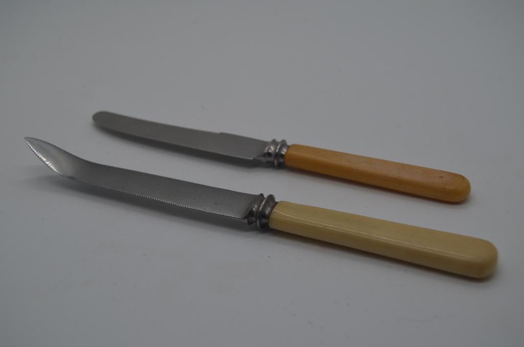 2 Kleine (fruit)mesjes Sheffield bakelieten handvat, Ophalen of Verzenden