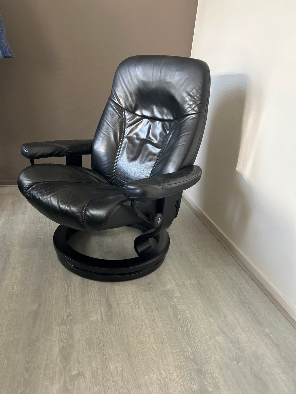 Stressless relaxfauteuil + hocker., Huis en Inrichting, Fauteuils, Ophalen, Zo goed als nieuw, Leer, 75 tot 100 cm