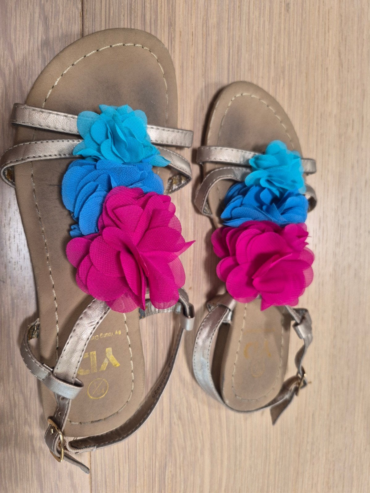 Gouden sandalen met bloemen, maat 34, Meisje, Overige typen, Ophalen of Verzenden, Zo goed als nieuw