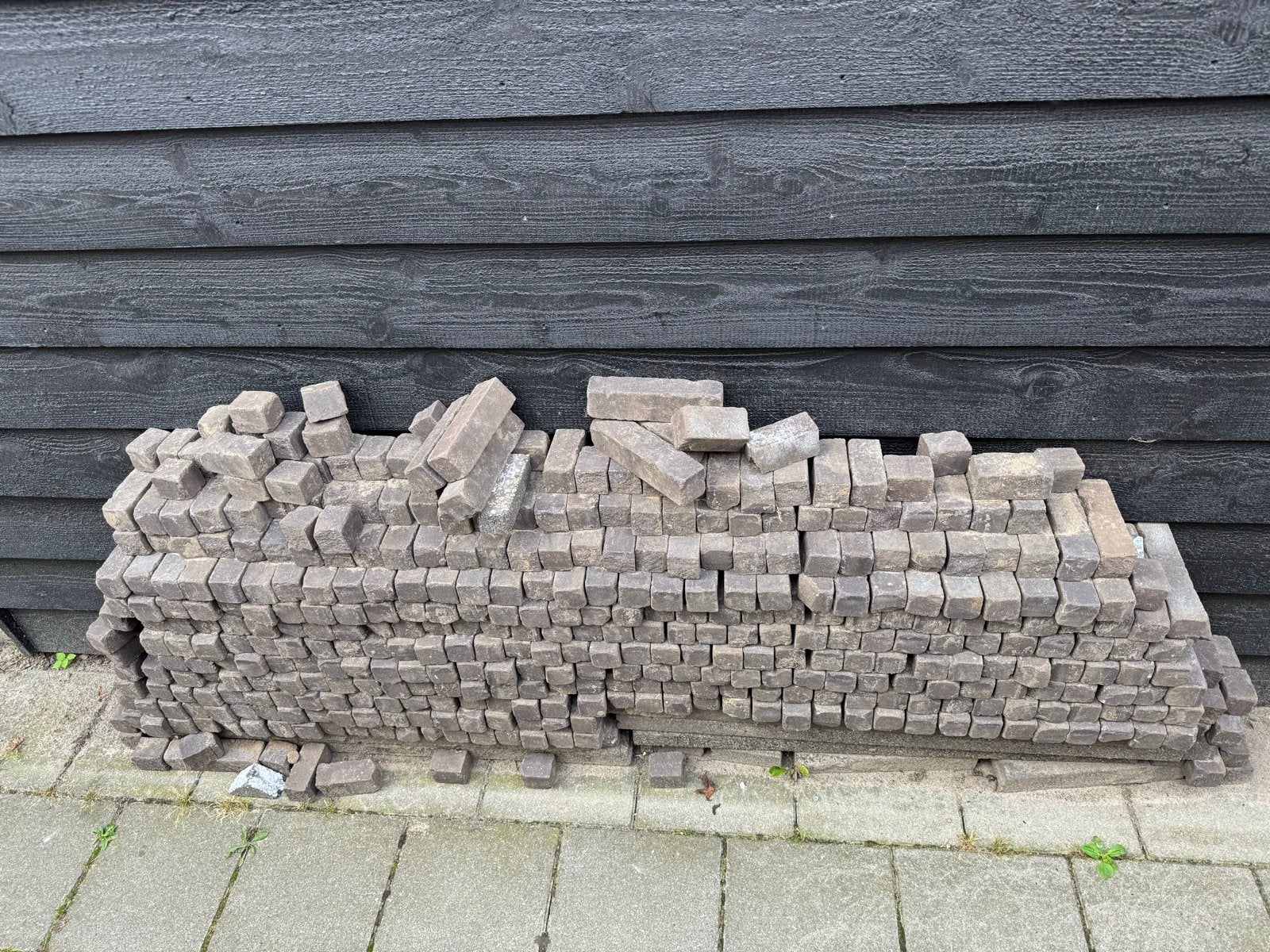 Gratis af te halen: gebruikte sierklinkers en bandjes, Ophalen, Gebruikt, Klinkers, Minder dan 5 m²