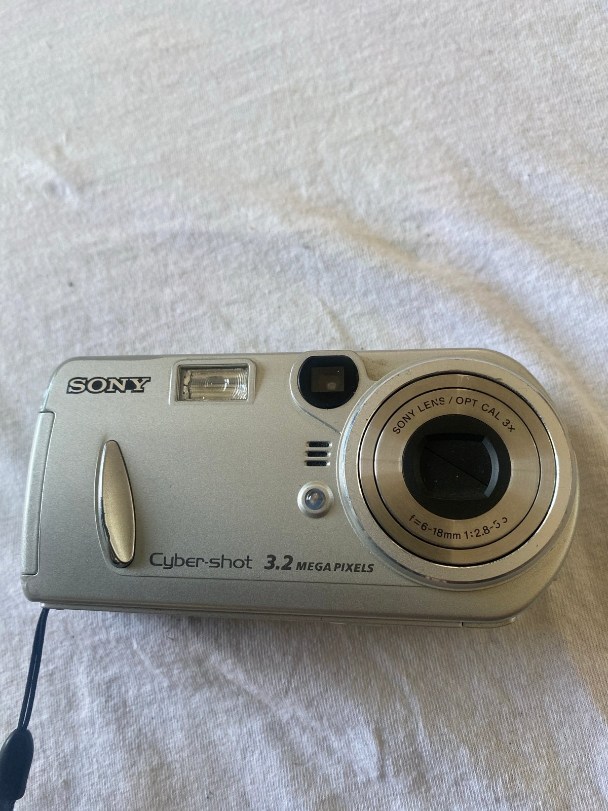 Sony Cyber-shot DSC-P72 Compactcamera - 3.2 MP, 3x optische, Ingebouwde flitser, Gebruikt, Ophalen of Verzenden, Compactcamera