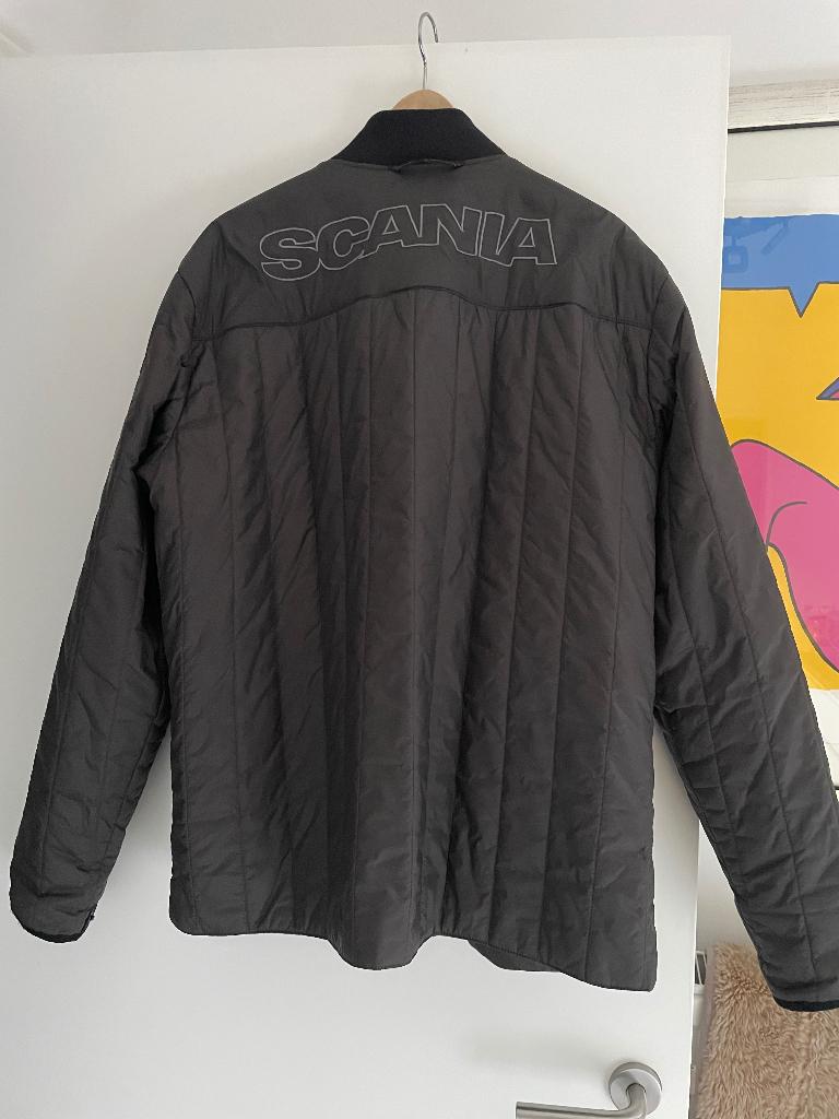 Scania gewatteerd  jas, Ophalen of Verzenden, Zo goed als nieuw, Maat 56/58 (XL), Beige