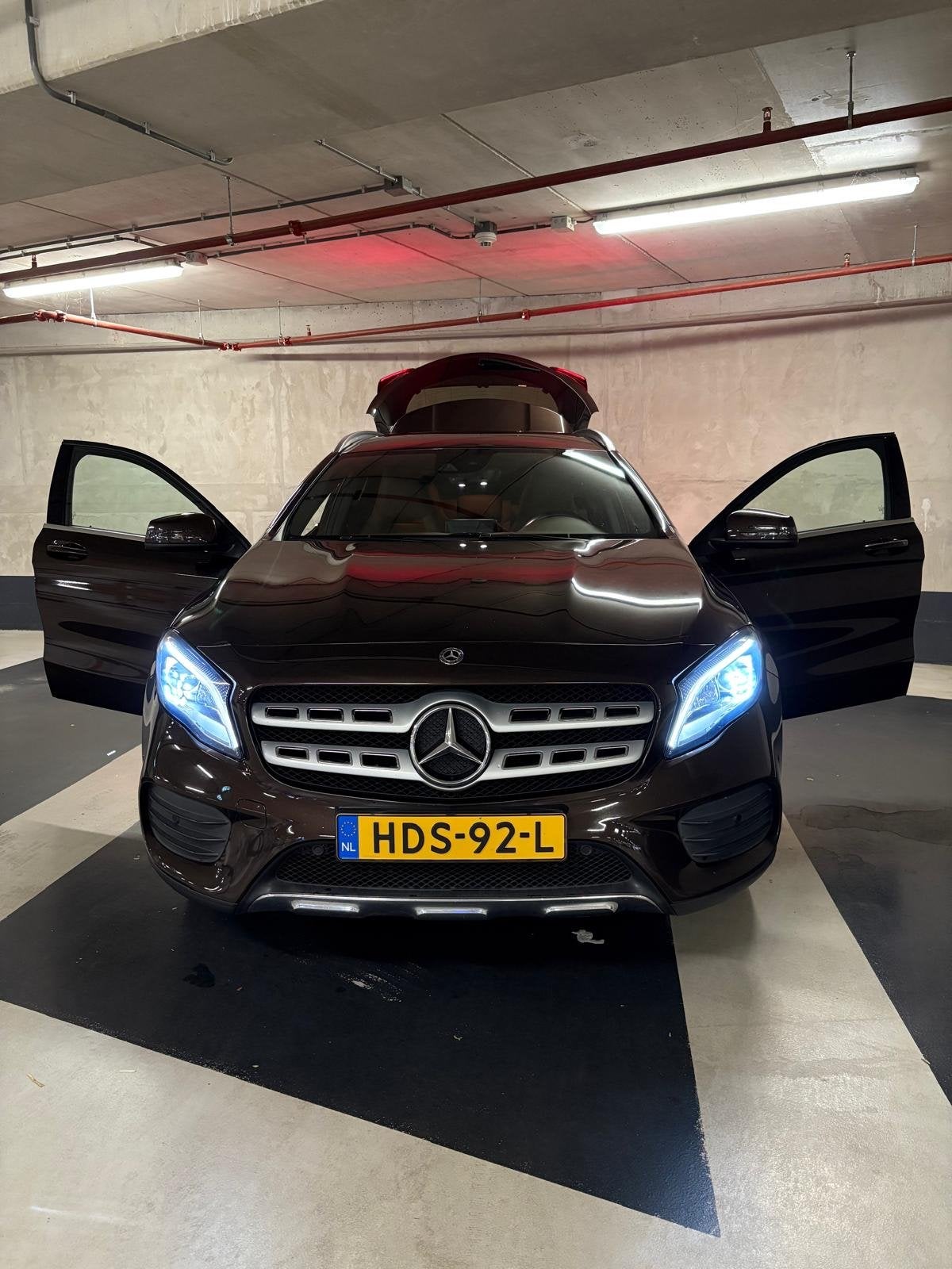 Mercedes-Benz GLA 180 d 109pk 7G-DCT 2017 Bruin, Auto's, Mercedes-Benz, 4 cilinders, 122 pk, 1595 cc, 1200 kg