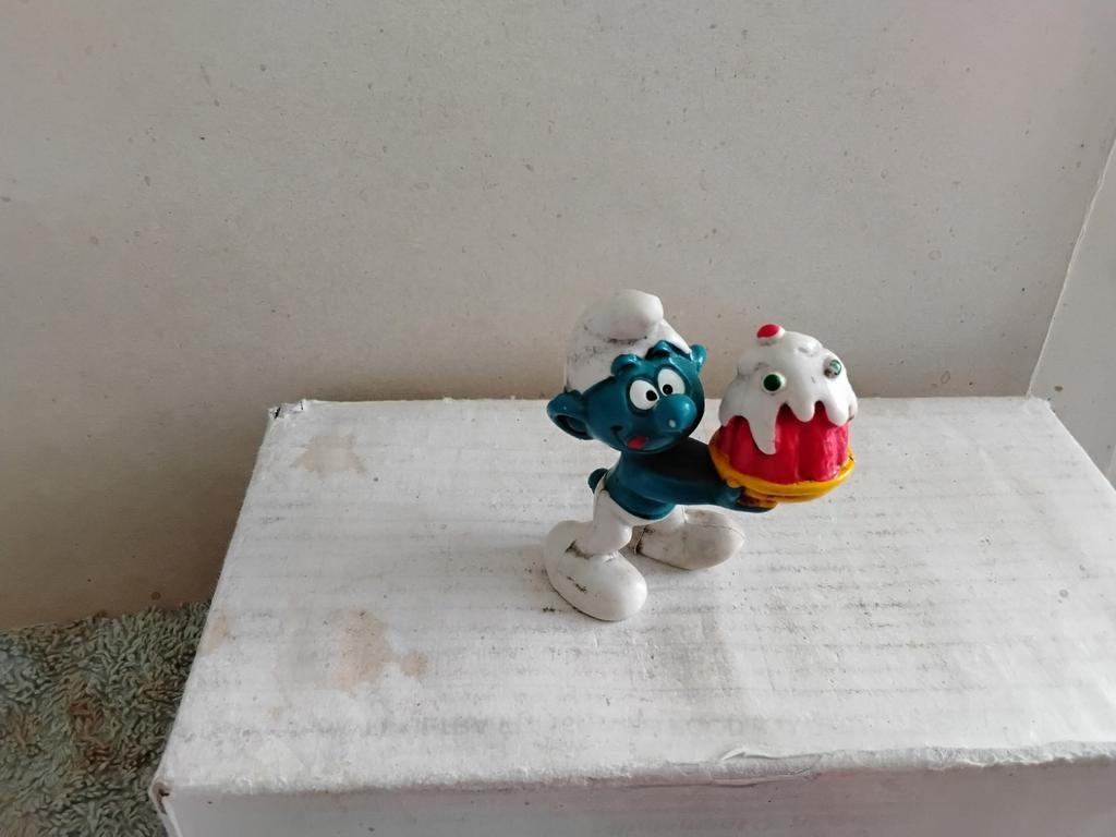 VINTAGE  SMURF  MET  TAART  BULLY  /  PEYO   1978, Ophalen of Verzenden, Overige materialen, Overige merken