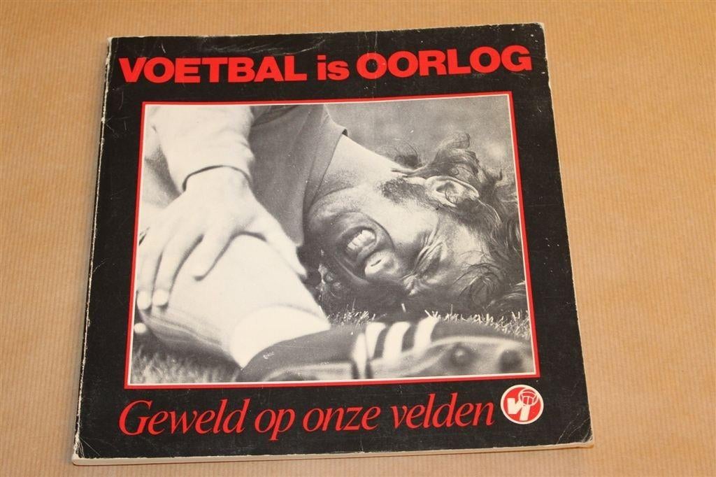 Voetbal is Oorlog [Geweld op en rond de Velden — 1976], Ophalen of Verzenden, Gelezen, Watersport en Hengelsport
