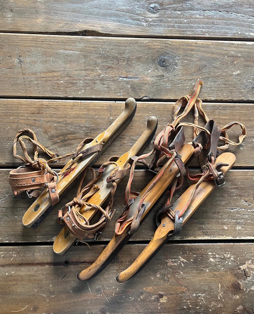 Twee paar oude houten schaatsen, Ophalen of Verzenden