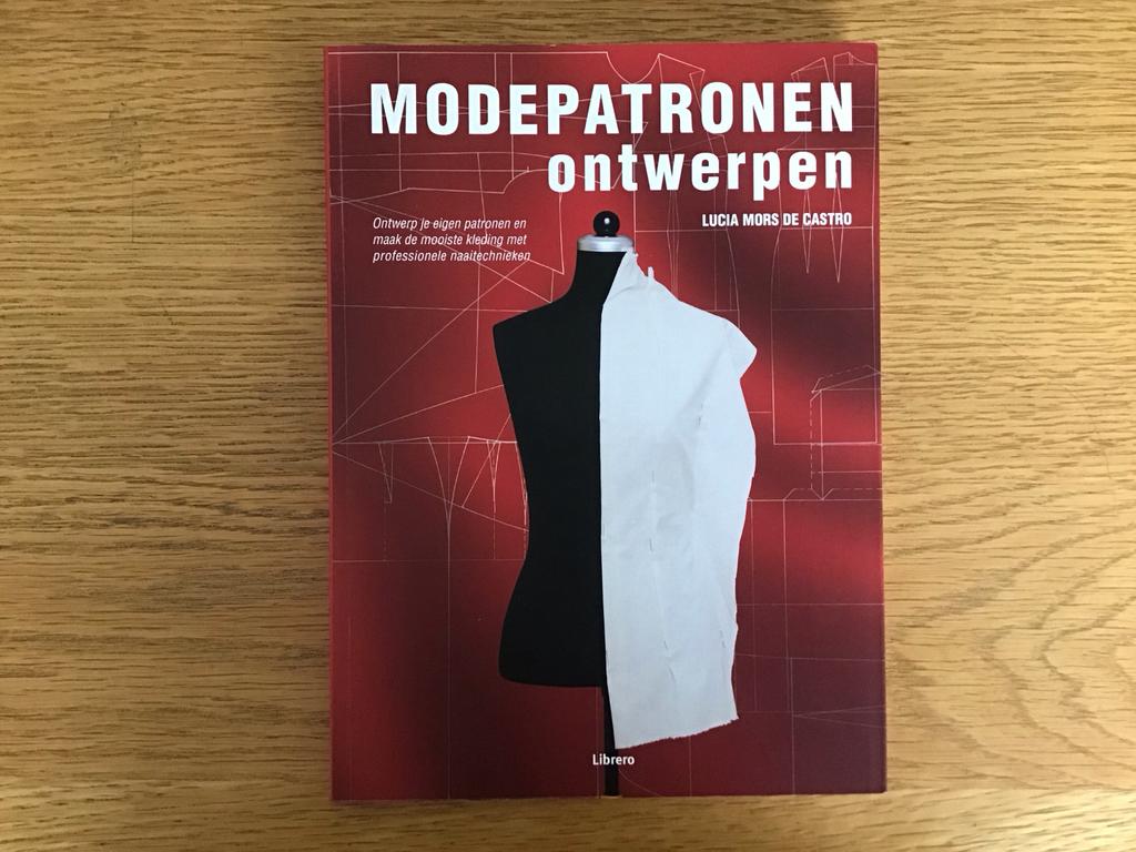 Modepatronen ontwerpen - Lucia Mors de Castro, Boeken, Ophalen of Verzenden, Zo goed als nieuw, Studie en Technieken
