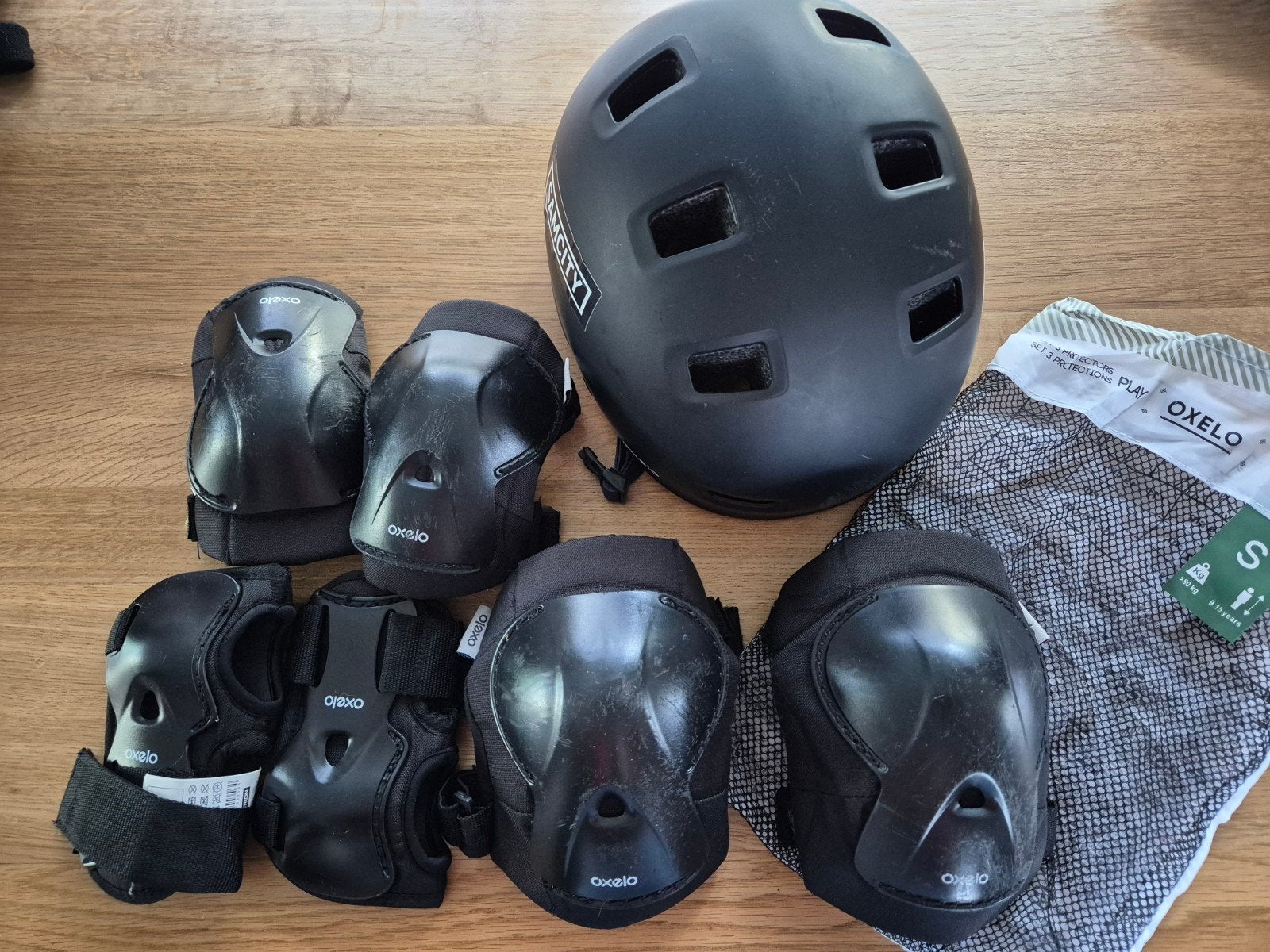 Beschermset skaten/steppen - Oxelo (helm, knie-, elleboo, Ophalen of Verzenden, Gebruikt, Overige typen, Oxelo