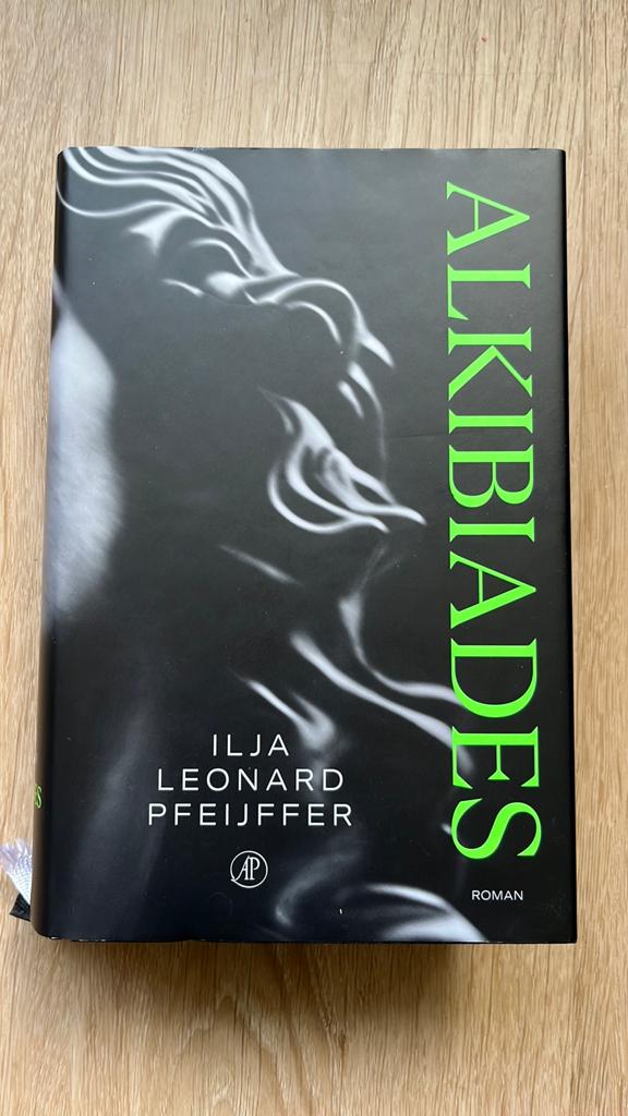 Alkibiades - Ilja Leonard Pfeijffer (Roman), Boeken, Romans, Ophalen of Verzenden, Zo goed als nieuw, Nederland