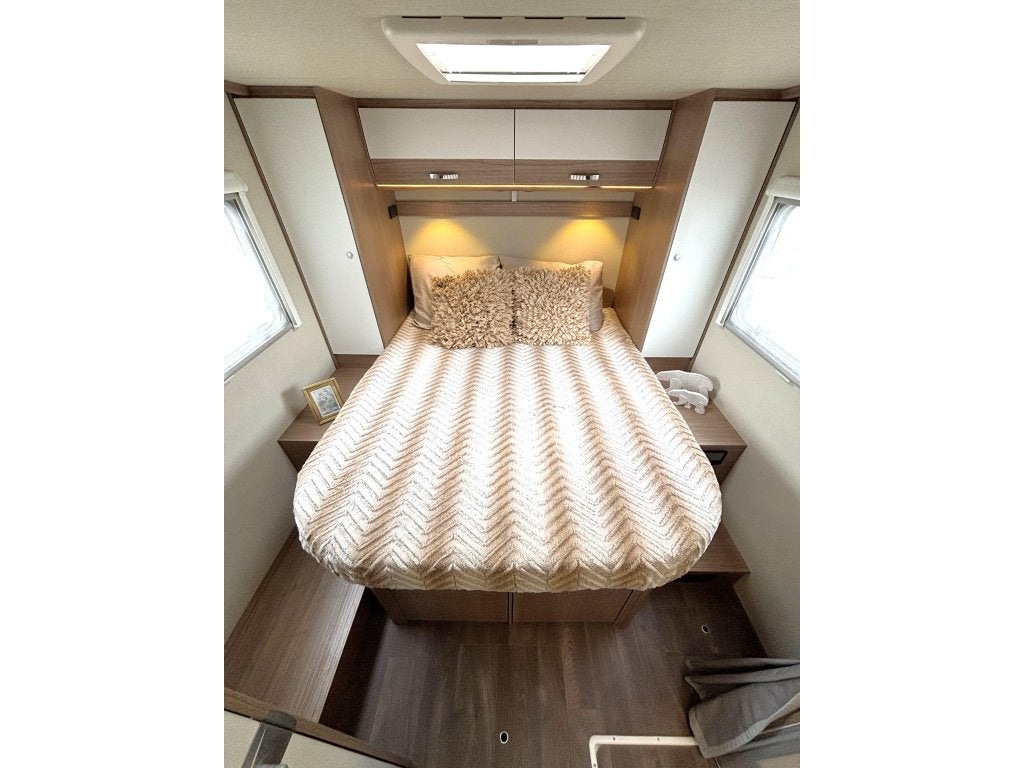 Carado T 449 QUEENSBED AUTOMAAT LEVELSYSTEEM 150PK !, Caravans en Kamperen, Campers, Automaat, Fiat, 7 tot 8 meter, Bedrijf