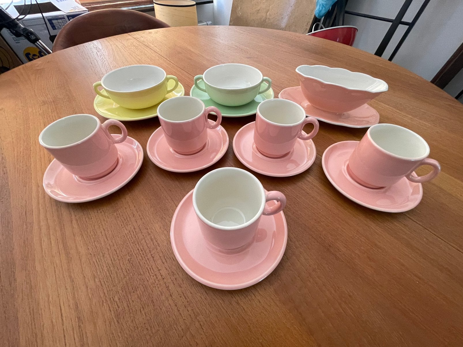 Boch Frères vintage pastel serviesdelen, Ophalen of Verzenden, Zo goed als nieuw, Overige stijlen, Kop(pen) en/of Schotel(s)