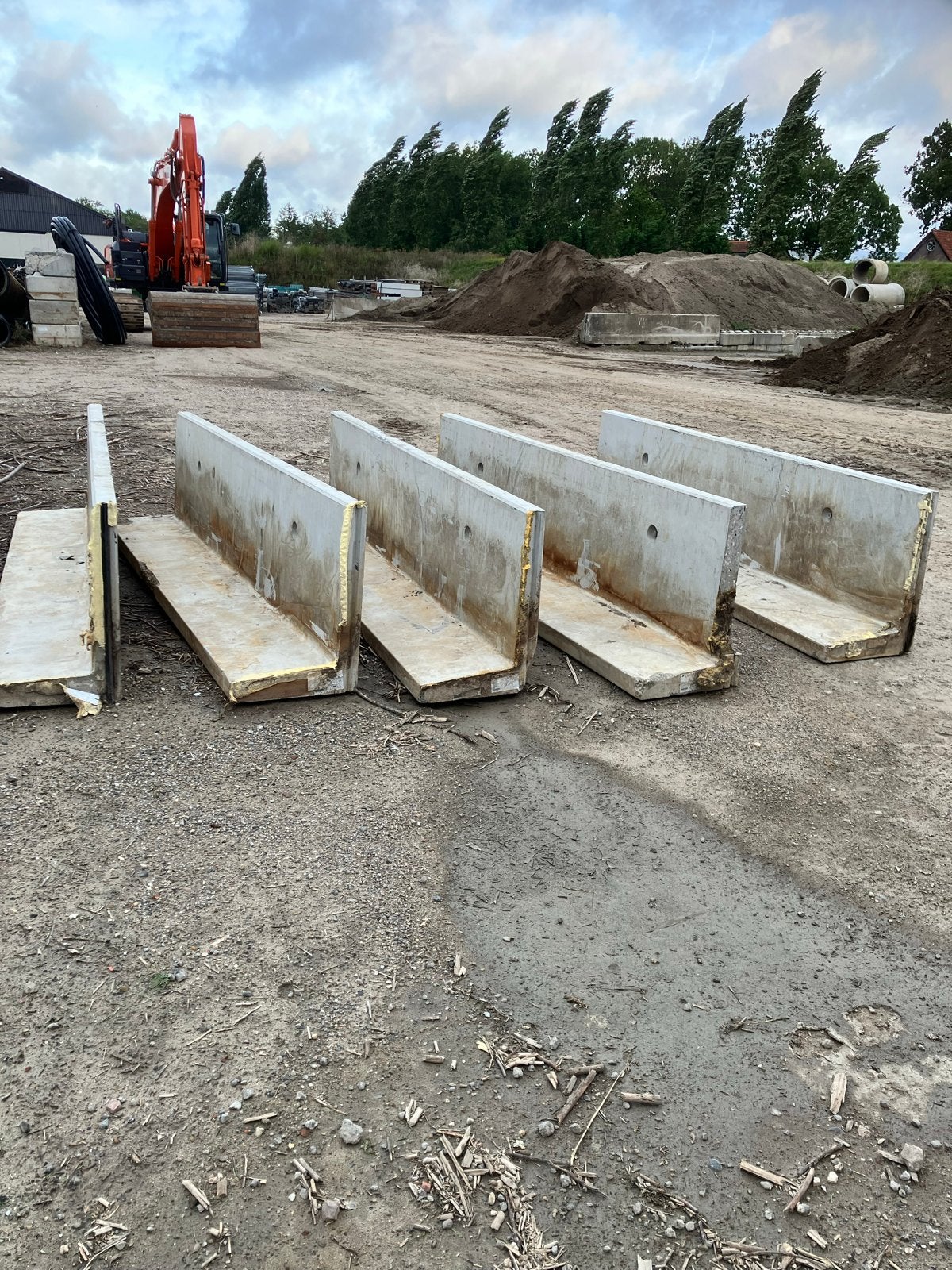 Betonnen L-elementen - 300 cm lang, 75cm hoog, Gebruikt, Overige typen, Ophalen of Verzenden, Overige houtsoorten