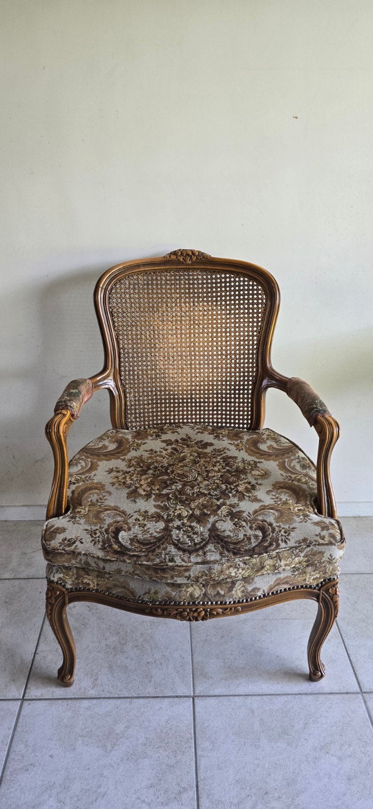 Antieke Louis XV Fauteuil met Rotan Rugleuning, Antiek en Kunst, Antiek | Meubels | Stoelen en Banken, Ophalen