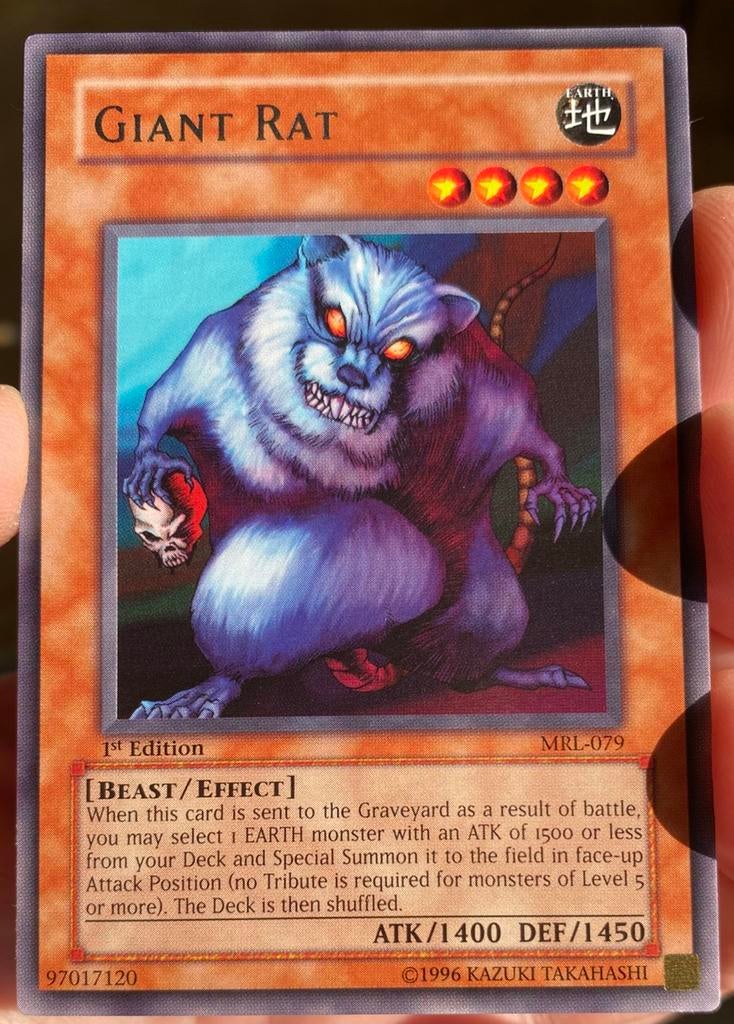 Yu-Gi-Oh! Giant Rat MRL 1st Edition Old US Print !, Ophalen of Verzenden, Zo goed als nieuw, Losse kaart