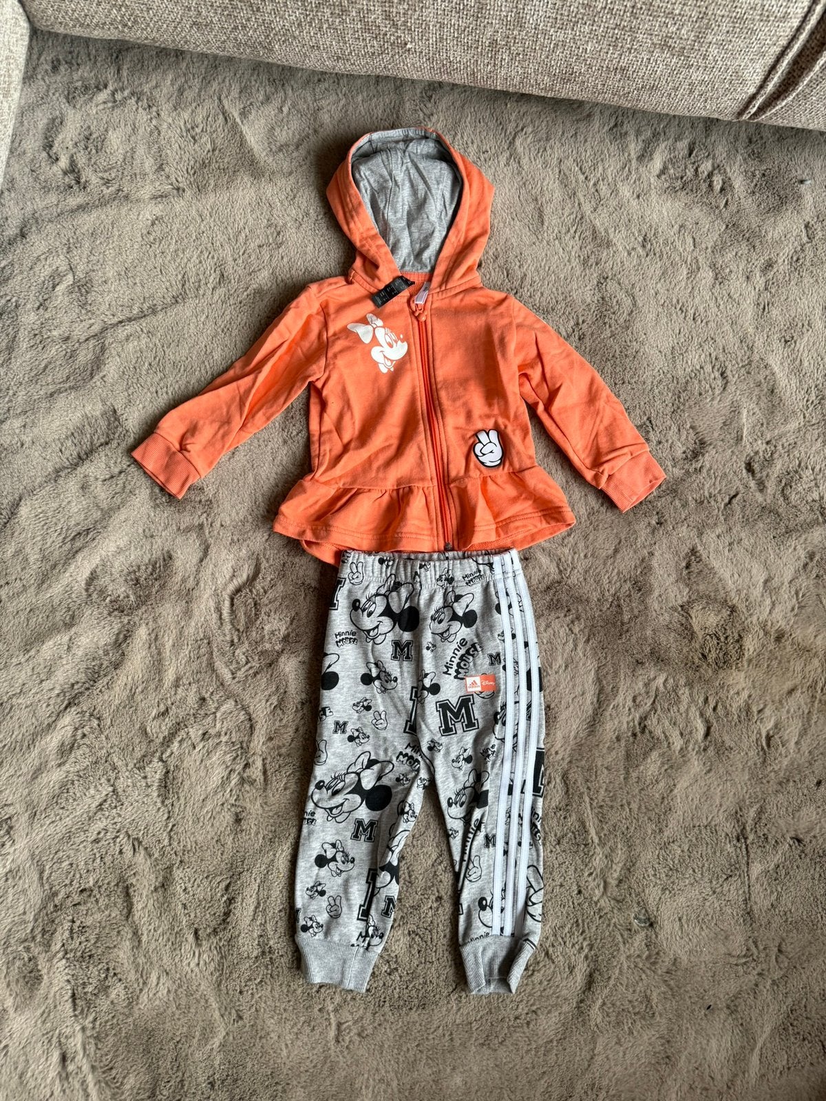 Minnie Mouse Adidas joggingspak maat 86, Ophalen of Verzenden, Zo goed als nieuw, Meisje