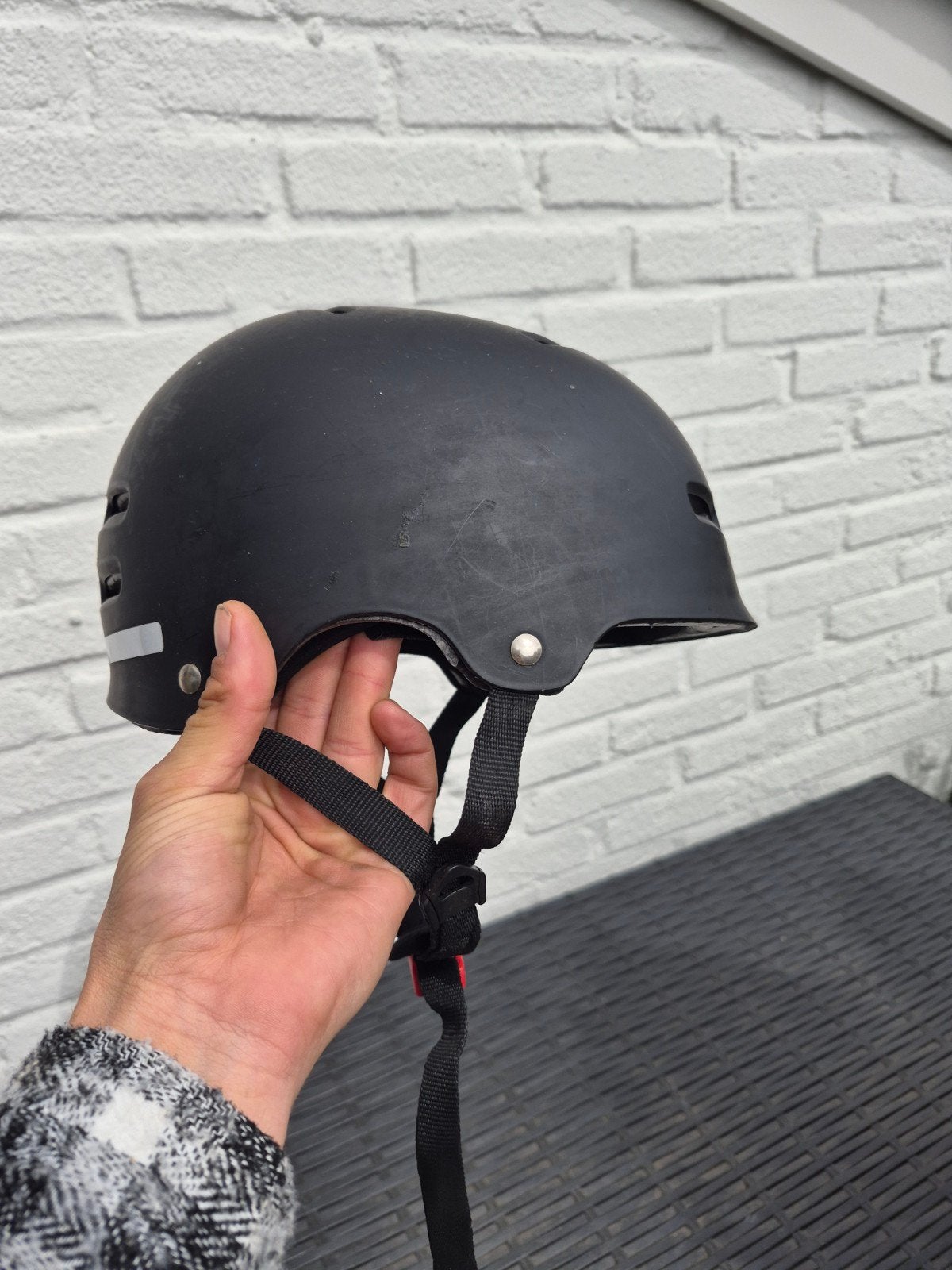 Zwart skatehelm voor volwassenen - Maat M, Fietsen en Brommers, Fietsaccessoires | Fietshelmen, Gebruikt, Ophalen of Verzenden