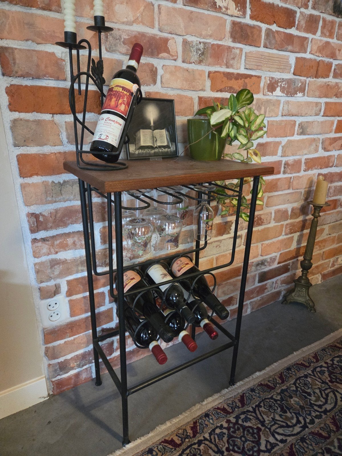 Wijnrek met glashouders en houten blad of bijzettafel, Huis en Inrichting, Ophalen, 5 tot 15 flessen, Zo goed als nieuw, 75 – 100