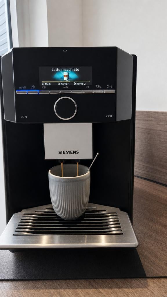 Siemens EQ.9 S300 Koffiemachine - Werkt, lekt water, Witgoed en Apparatuur, Koffiezetapparaten, Ophalen, Afneembaar waterreservoir