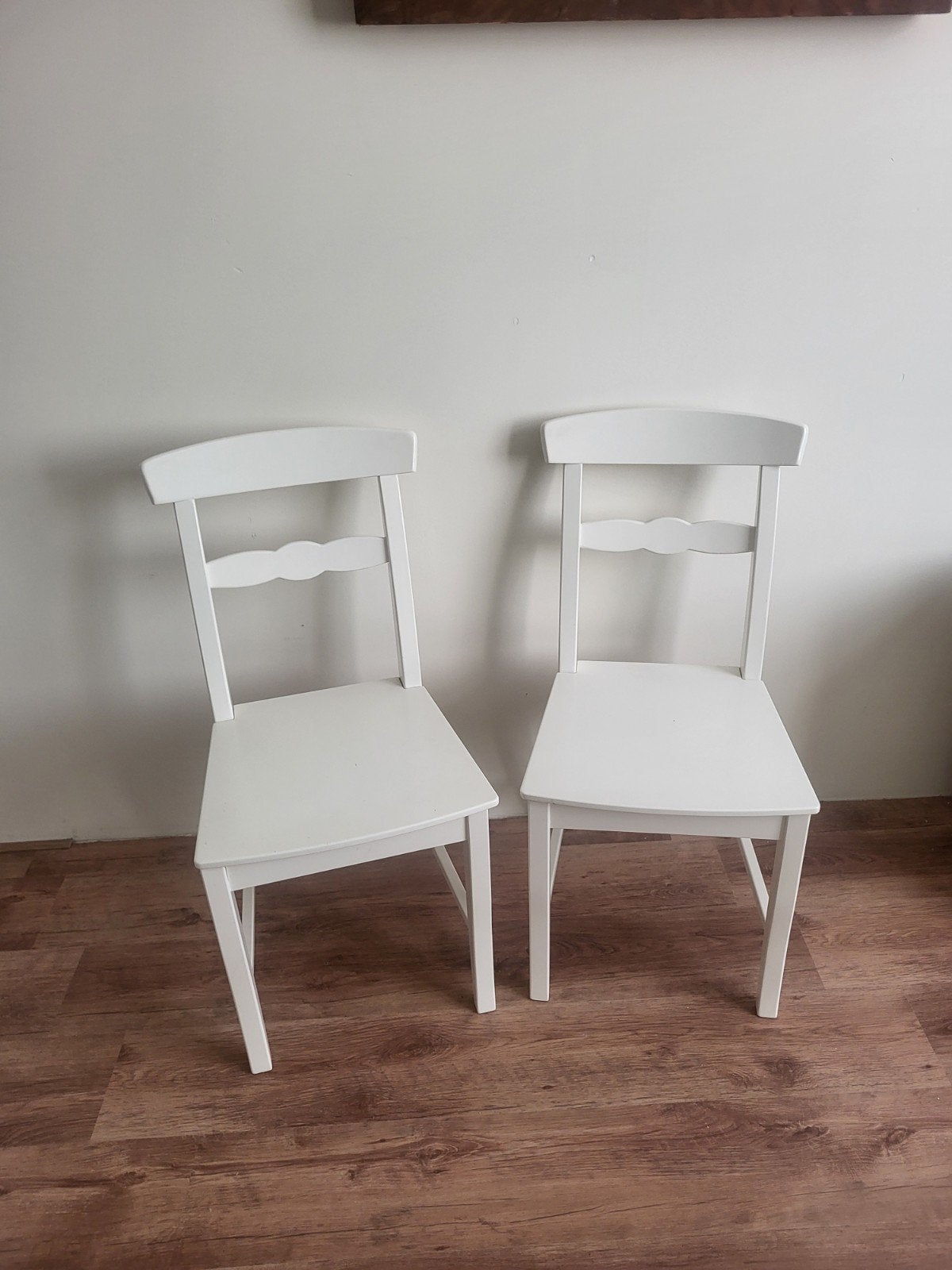 Twee witte houten stoelen, Ophalen, Gebruikt, Twee, Hout