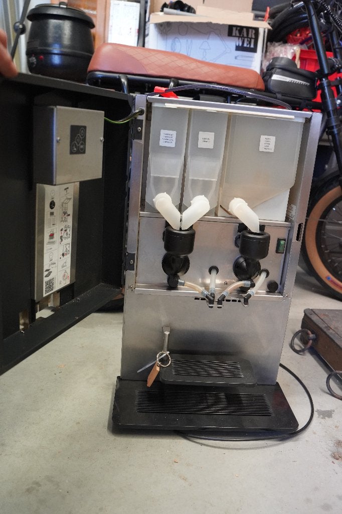 Animo OptiBean Koffieautomaat + 12 zak koffie en 13zak choco, Ophalen, Gebruikt, 10 kopjes of meer, Koffiemachine