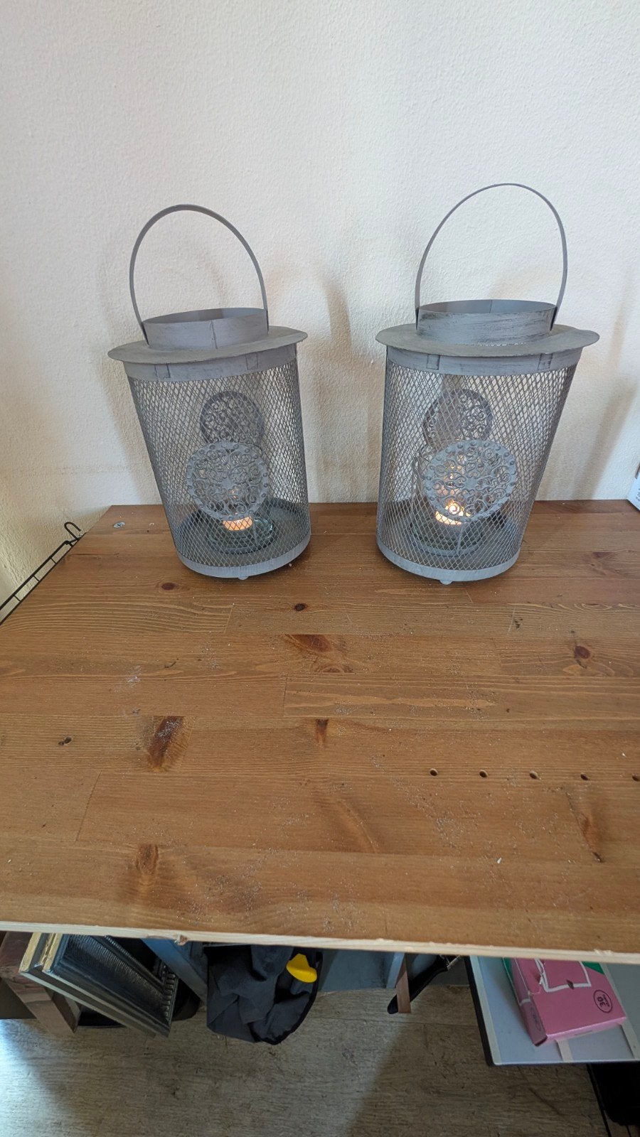 Set van Twee Industriële Lantaarns met Ornament, Onbekend, Ophalen of Verzenden, Zo goed als nieuw, Onbekend