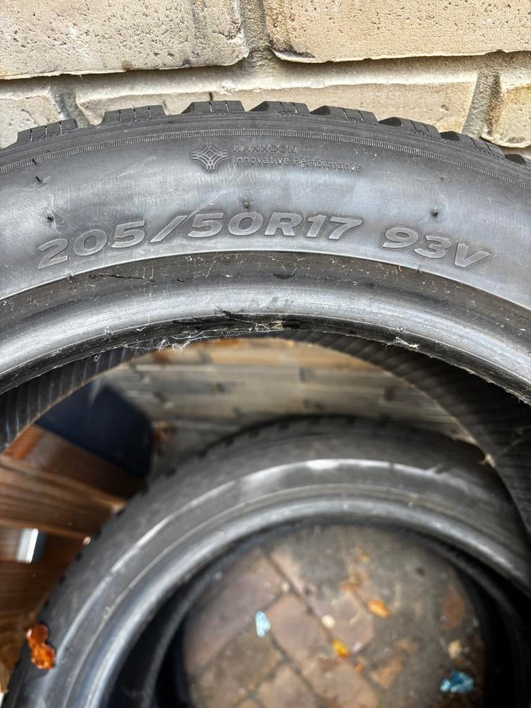 Hancook Winterbanden 205/50R17 93V - DOT 2822, Auto-onderdelen, Banden en Velgen, Ophalen, Gebruikt, 17 inch, Band(en)