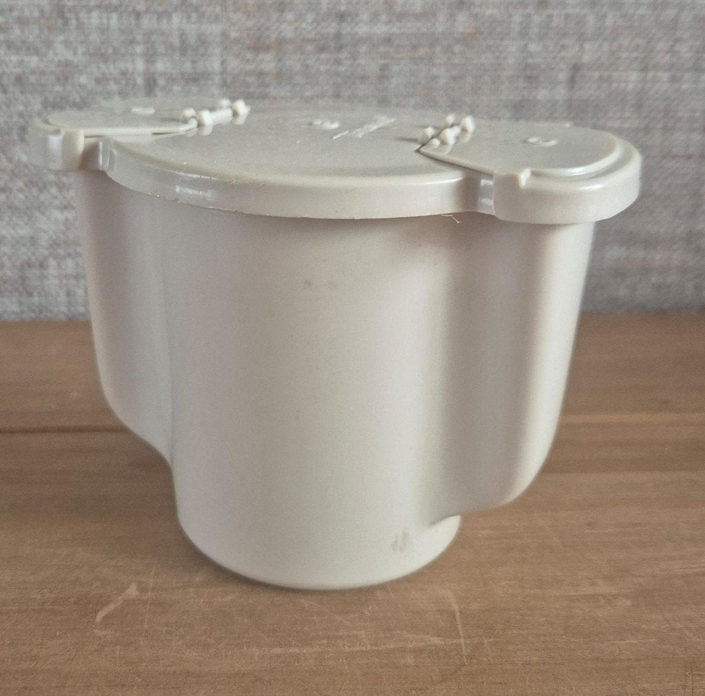 Tupperware onderdeel van trendy roomstelletje/strooier Crème, Beker of Kan, Ophalen of Verzenden, Zo goed als nieuw, Met deksel