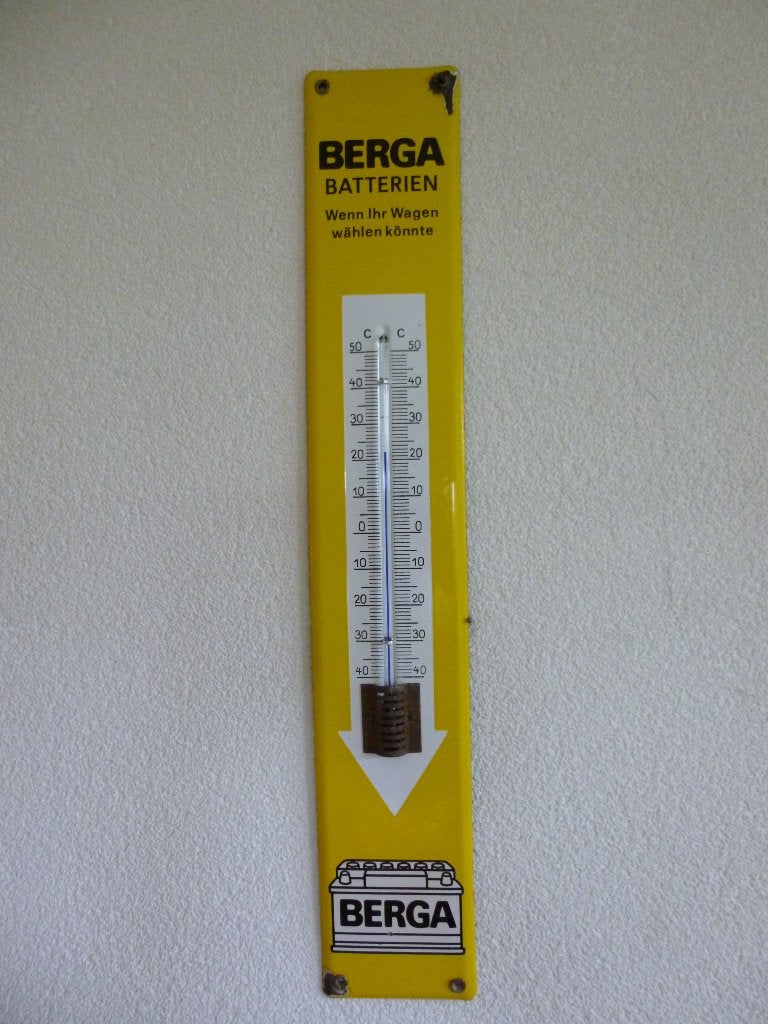 EMAILLE RECLAME THERMOMTER"BERGA ACCU'S"UIT JAREN 50/60, Verzamelen, Ophalen of Verzenden, Gebruikt, Reclamebord